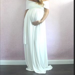 Maternity dress in ivory
